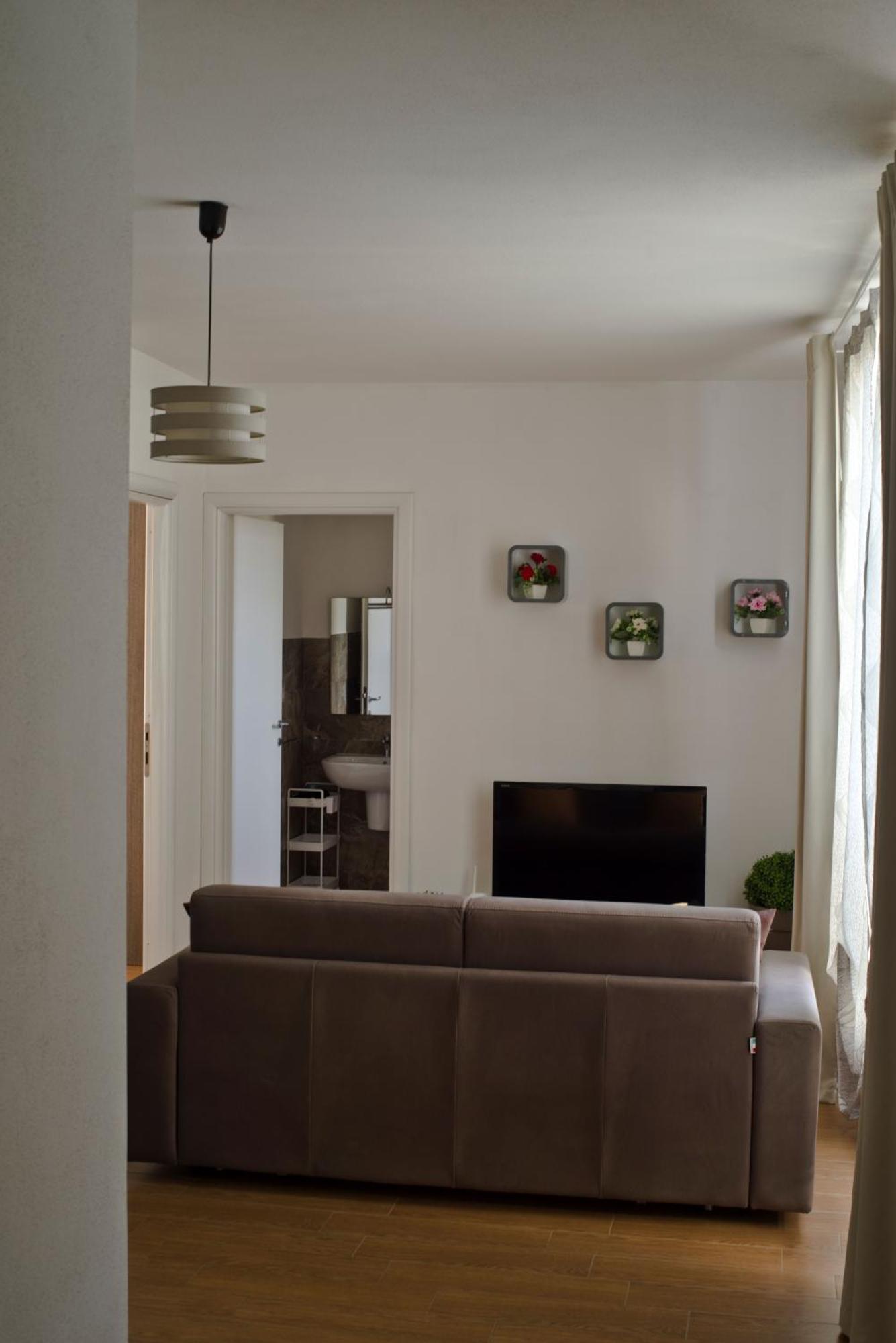 Casa Vacanze Rebecca 普拉 外观 照片